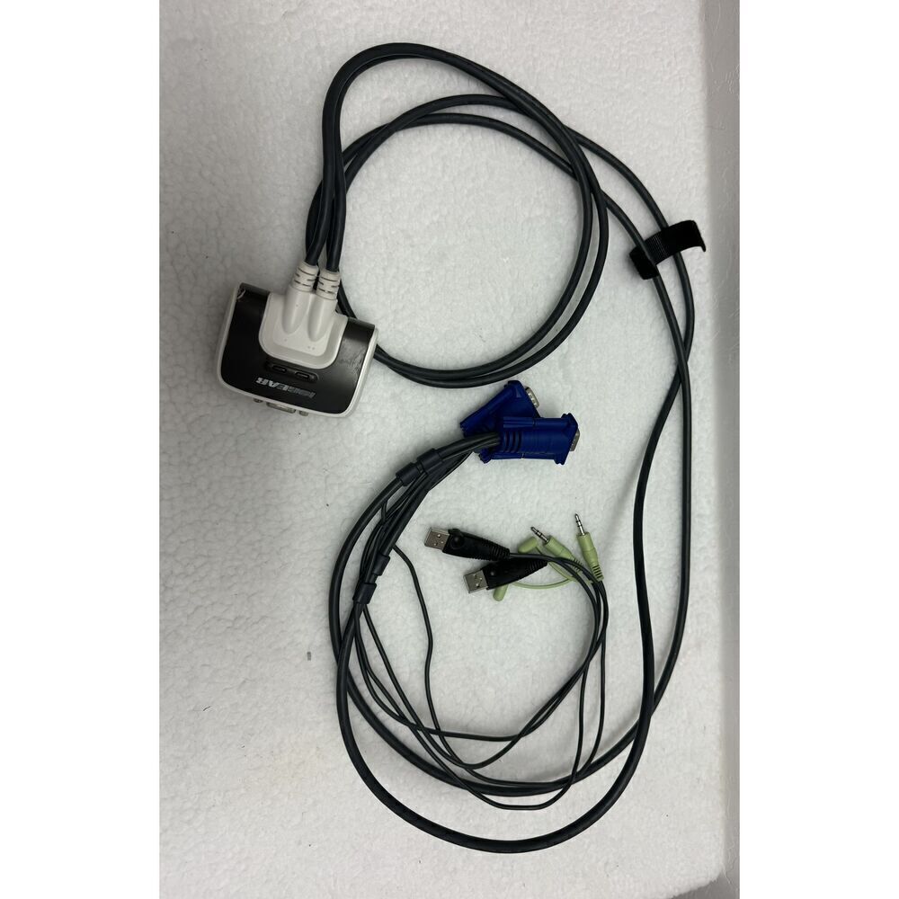IOgear‎ White USB VGA Audio KVM Switch Compact Good Condition